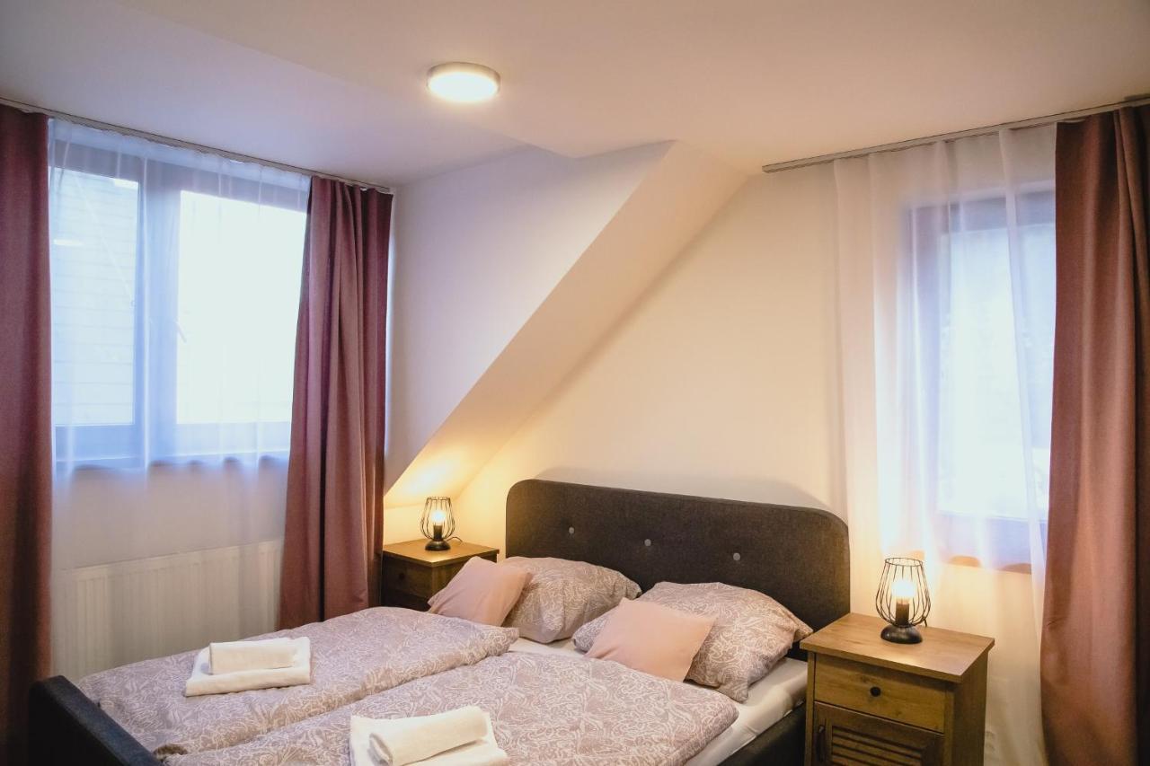 Apartman Rodinna Pohoda มีโต ป็อด จุมเบียรอม ภายนอก รูปภาพ